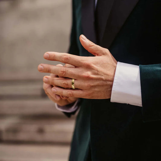 Choosing the Right Men’s Wedding Band: A Simple Guide
